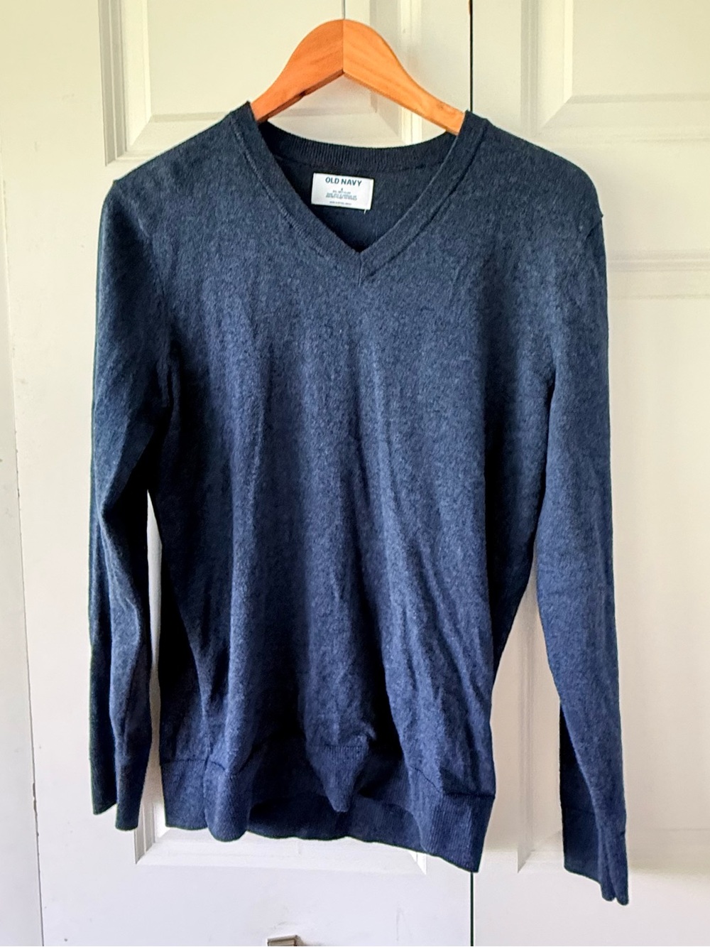 Old Navy Men's V-Neck Sweater in Dark Blue